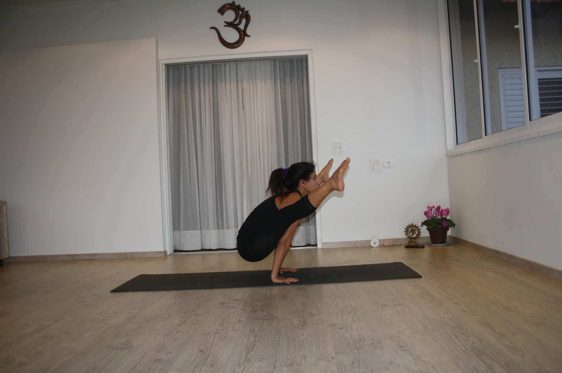 OMYOGA יוגה בהוד השרון - tittbhasana